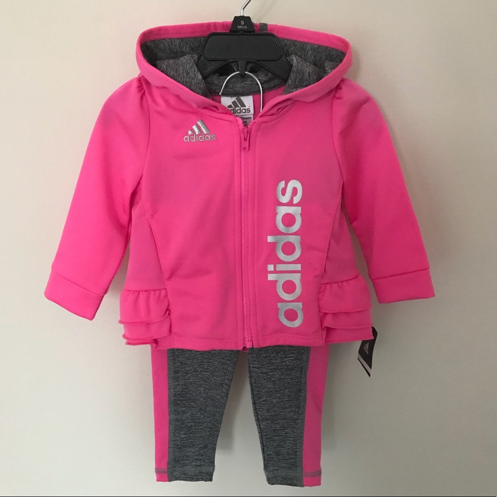 NWT Adidas girls 2 pièce track suit with ruffle